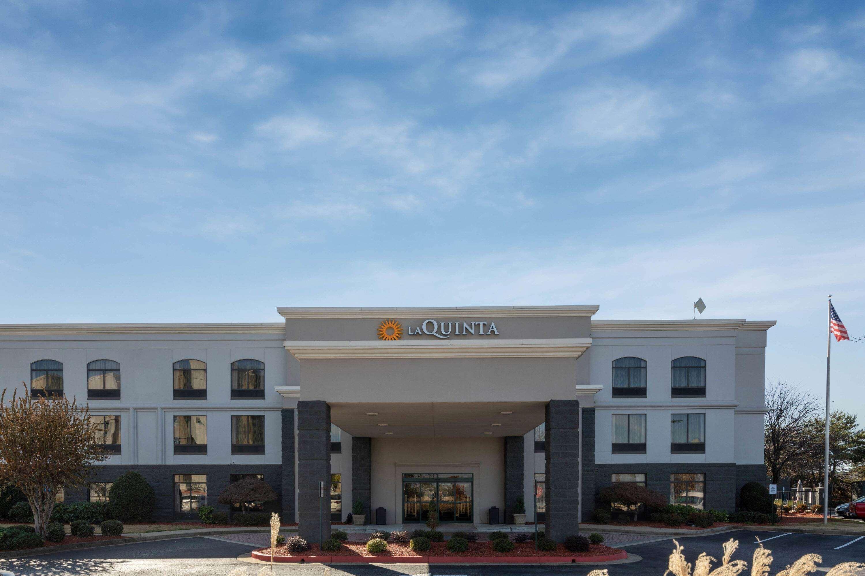 Готель La Quinta By Wyndham Кеннесо Екстер'єр фото